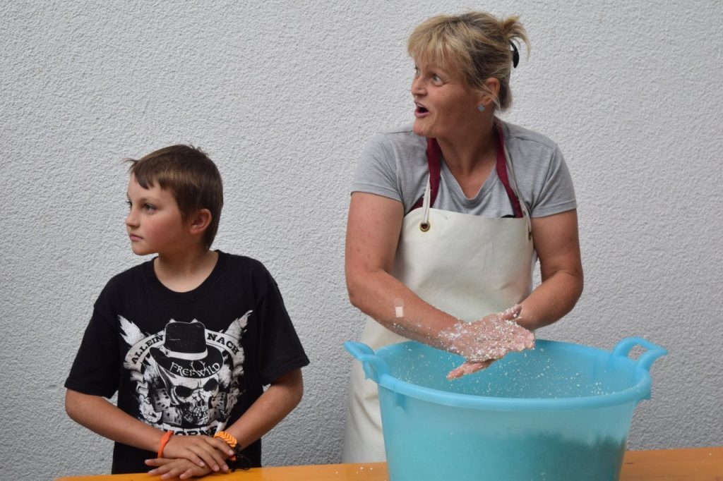 Agnes and son graukase